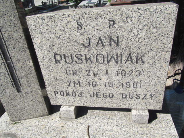 Julia Magnuszewska 2002 Świdnica - Grobonet - Wyszukiwarka osób pochowanych